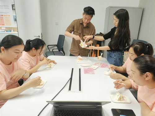 武漢一家員工制家政企業(yè)推出免費育嬰師培訓(xùn)，以去中介化模式革新家政服務(wù)